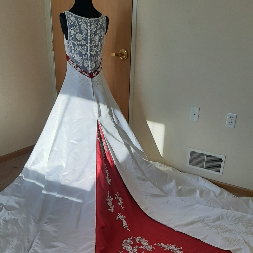 NWT)  PRICE DROP !! Alfred Angelo Wedding Dress